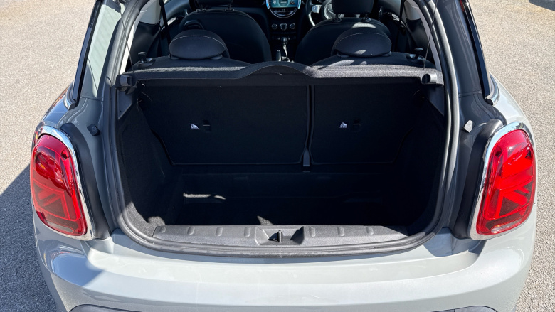 MINI Hatchback 1.5 Cooper Classic 3dr Petrol Hatchback